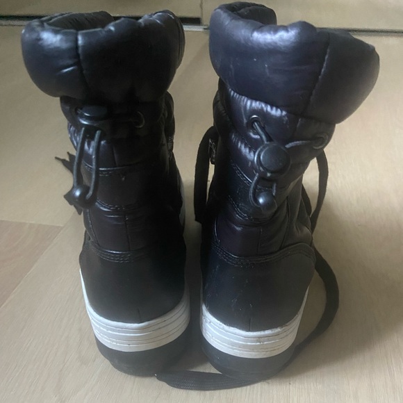 Noize Emmi Black and White Winter Boots, size 7 - Picture 3 of 5